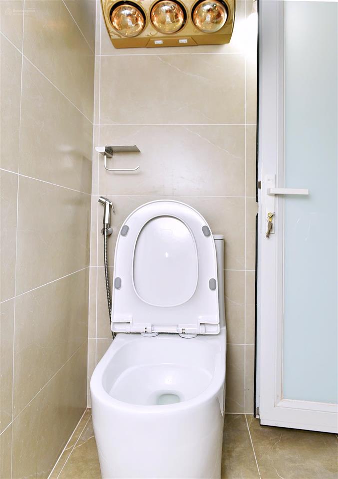 Cho thuê nhà riêng cầu giấy 2,5 tầng full nội thất  2pn, có sân để xe, chỉ 10,5 tr/th. 0978 791 ***