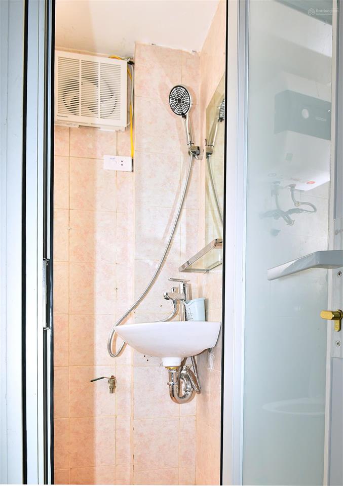 Cho thuê nhà riêng cầu giấy 2,5 tầng full nội thất  2pn, có sân để xe, chỉ 10,5 tr/th. 0978 791 ***