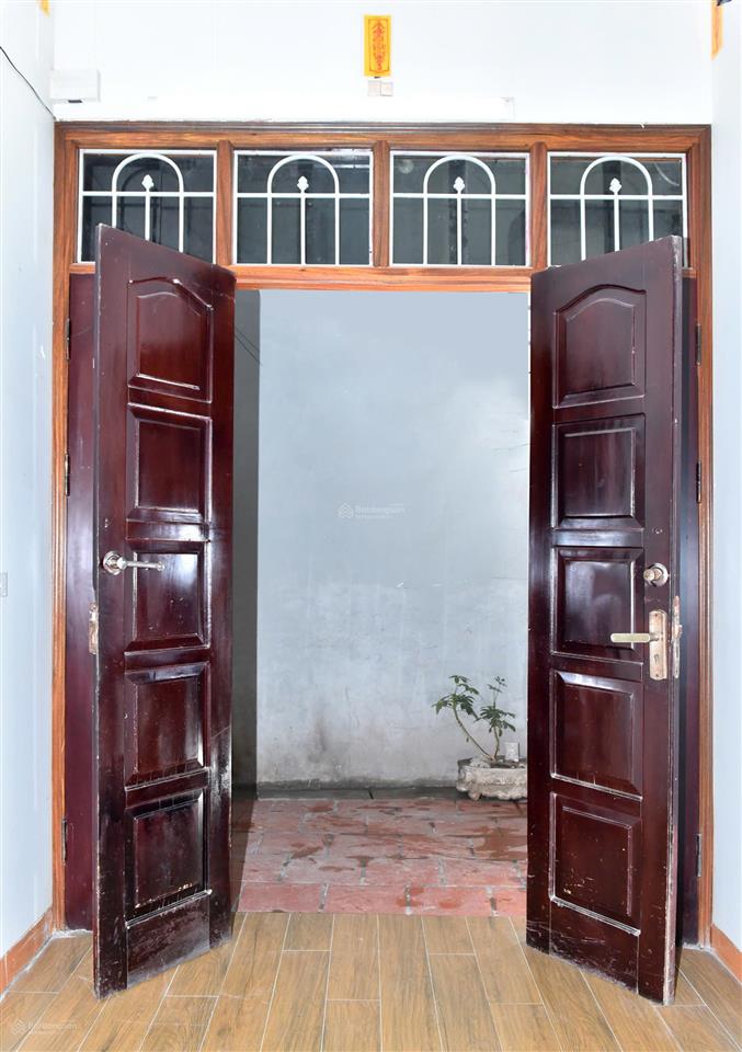 Cho thuê nhà riêng cầu giấy 2,5 tầng full nội thất  2pn, có sân để xe, chỉ 10,5 tr/th. 0978 791 ***