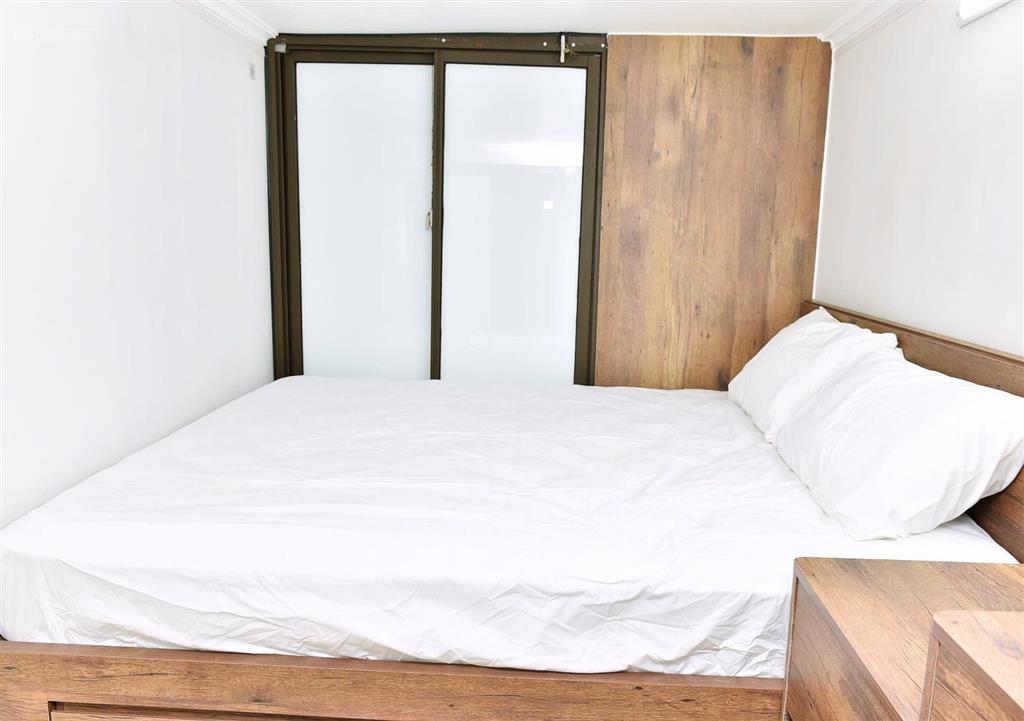 Cho thuê nhà riêng cầu giấy 2,5 tầng full nội thất  2pn, có sân để xe, chỉ 10,5 tr/th. 0978 791 ***