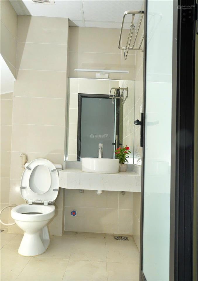 Cho thuê nhà 2 tầng ngõ 165 dương quảng hàm, cầu giấy  giá 12 tr/tháng