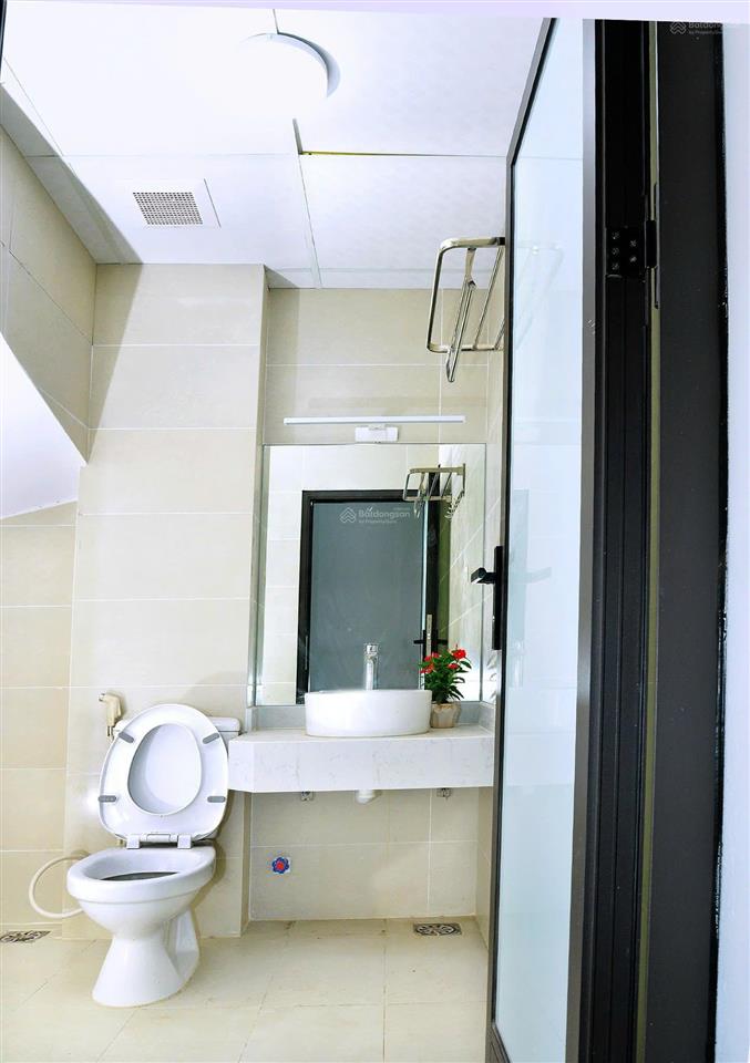 Cho thuê nhà 2 tầng ngõ 165 dương quảng hàm, cầu giấy  giá 12 tr/tháng