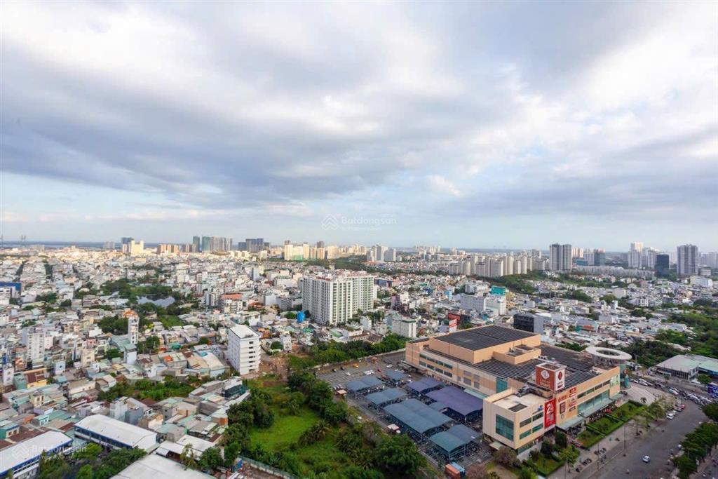 Ảnh thật bán căn hộ sunrise city 67m2, 2 phòng ngủ, có ban công 4 mét giá 6 tỷ, view đông