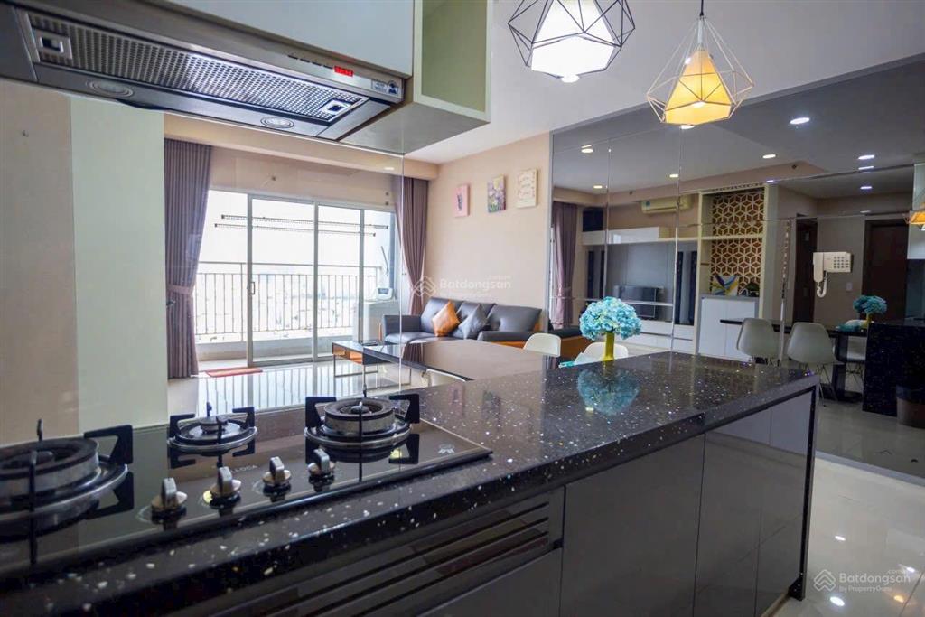 Ảnh thật bán căn hộ sunrise city 67m2, 2 phòng ngủ, có ban công 4 mét giá 6 tỷ, view đông