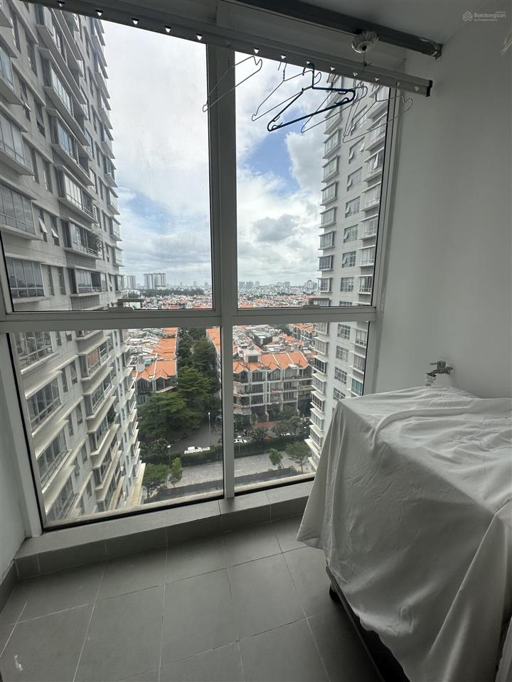 Cho thuê căn hộ sunrise city chính chủ, nội thất mới 100m2 có 2 phòng ngủ giá 20 triệu ở liền
