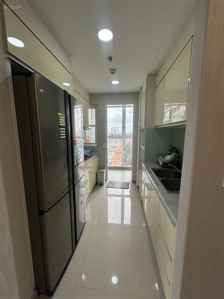 Cho thuê căn hộ sunrise city chính chủ, nội thất mới 100m2 có 2 phòng ngủ giá 20 triệu ở liền