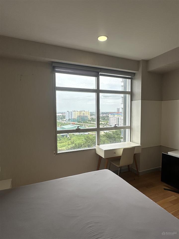 Cho thuê căn hộ sunrise city chính chủ, nội thất mới 100m2 có 2 phòng ngủ giá 20 triệu ở liền