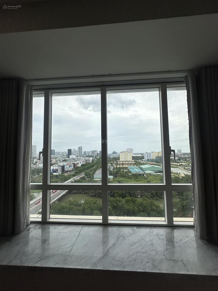 Cho thuê căn hộ sunrise city chính chủ, nội thất mới 100m2 có 2 phòng ngủ giá 20 triệu ở liền