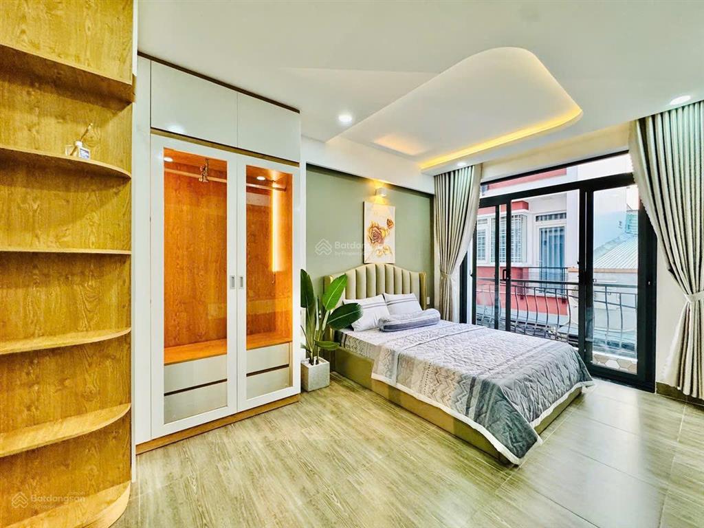 Lên sóng nhà 4 lầu, ngang 5,5m giá mới 6,2 tỷ