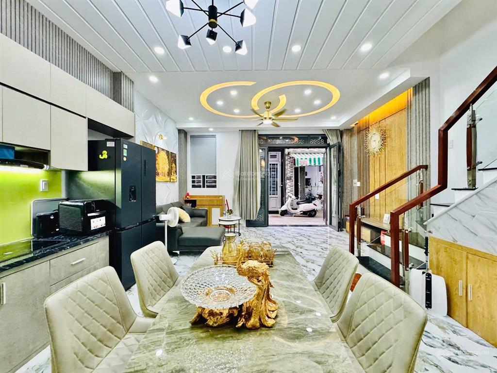 Lên sóng nhà 4 lầu, ngang 5,5m giá mới 6,2 tỷ