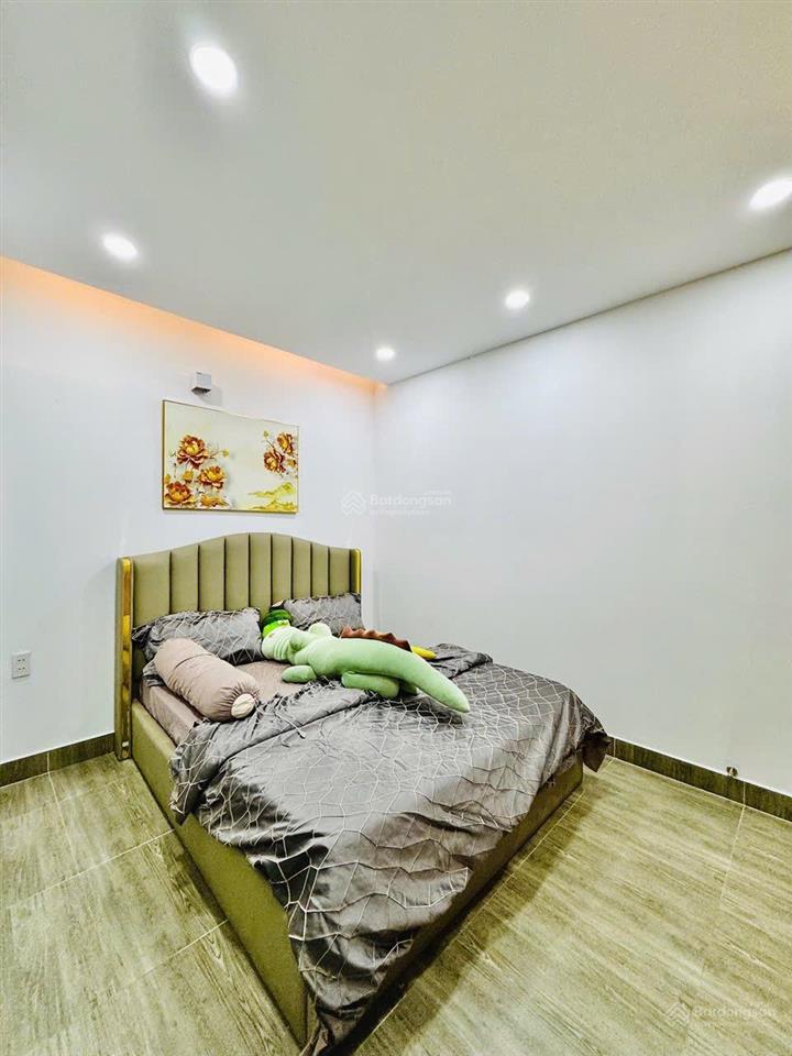 Lên sóng nhà 4 lầu, ngang 5,5m giá mới 6,2 tỷ