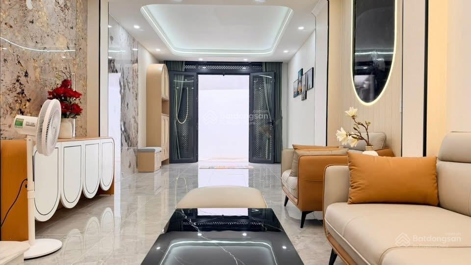 Lên sóng nhà mới full nội thất giá chỉ 5,6 tỷ