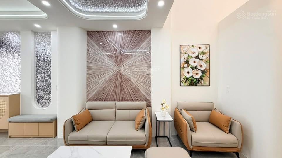 Lên sóng nhà mới full nội thất giá chỉ 5,6 tỷ