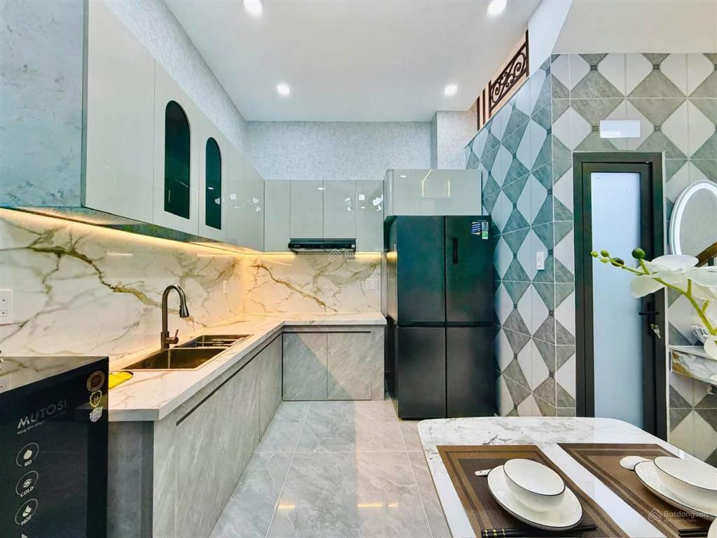 Bán nhà riêng tại nguyễn tư giản, 6,15 tỷ, 45m2, 3pn, 4wc
