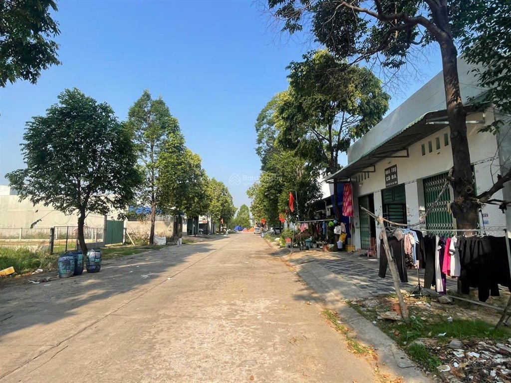 Hạ giá bán nhanh 300m2 đất sạch sổ riêng tại khu đô thị mỹ phước 3 bến bình dương.0937 948 ***