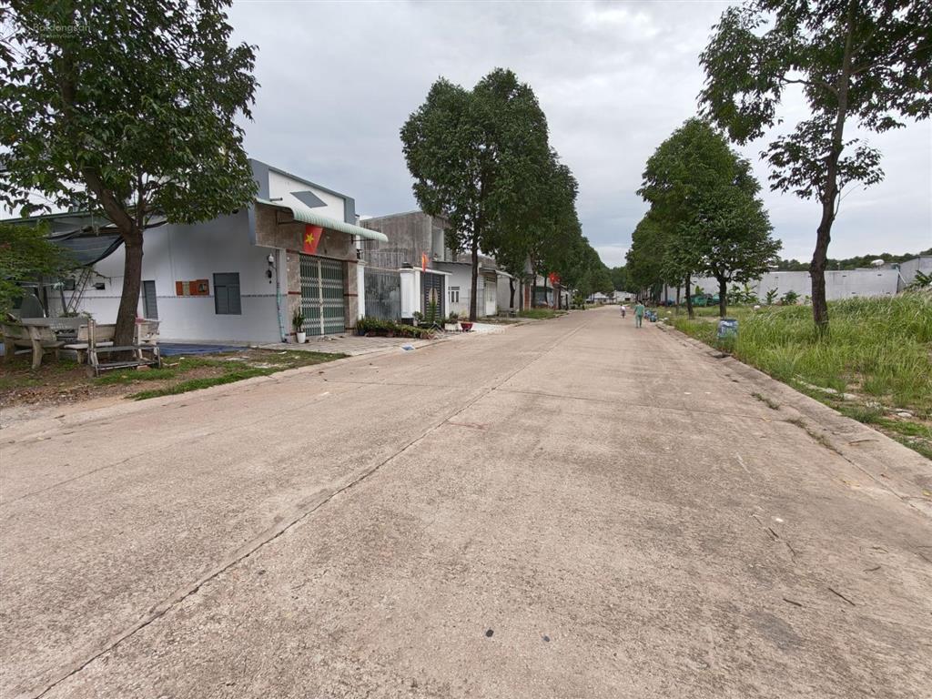 Đất đẹp sổ sẵn cần tiền bán rẻ đất mỹ phước 3 bến cát bình dương.  0937 948 ***