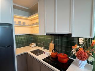 Cần sang lại căn studio toà the charm 12b. 15 giá chỉ 2tỷ350 để sở hữu căn hộ 6 sao duy nhất