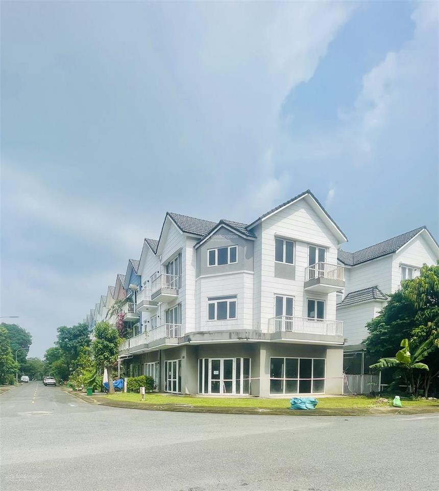 Bán nhà phố khu compound park riverside, vị trí đẹp ngay đường bưng ông thoàn, q9