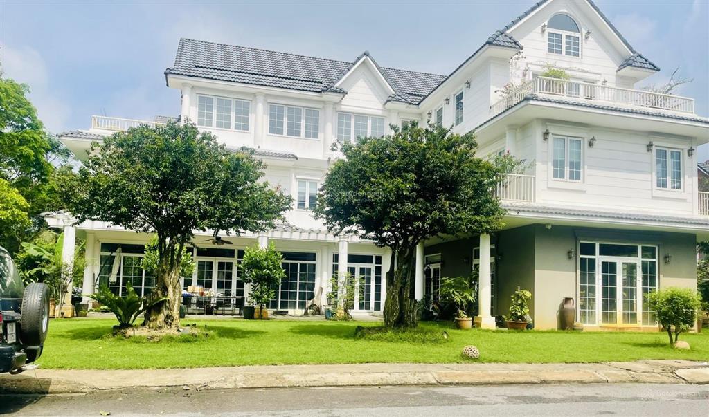 Bán nhà phố khu compound park riverside, vị trí đẹp ngay đường bưng ông thoàn, q9