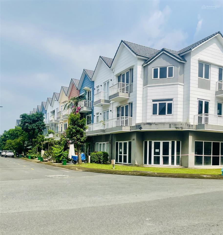 Bán nhà phố khu compound park riverside, vị trí đẹp ngay đường bưng ông thoàn, q9