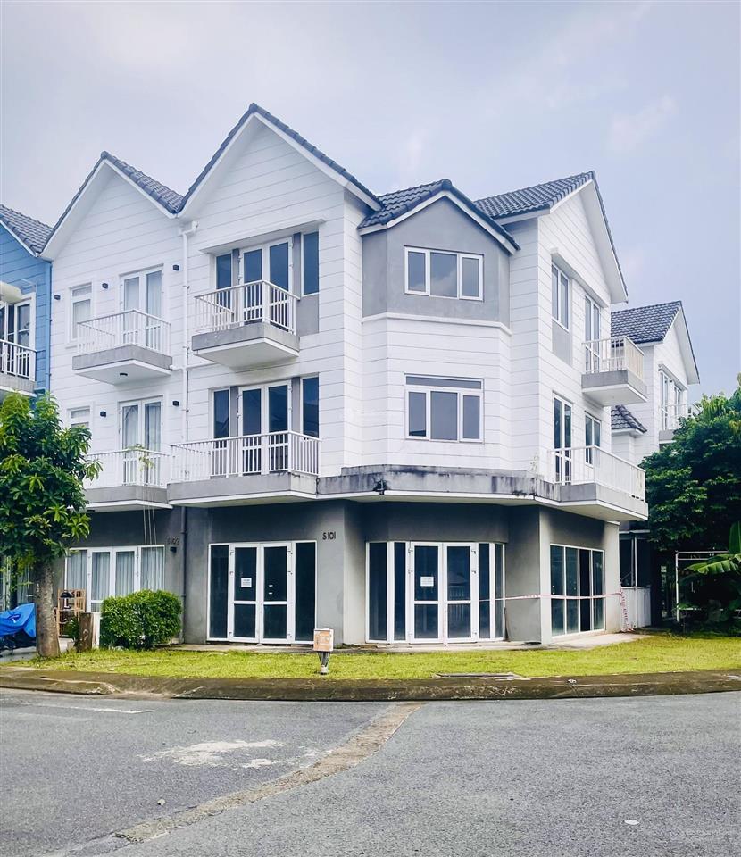 Bán nhà phố khu compound park riverside, vị trí đẹp ngay đường bưng ông thoàn, q9