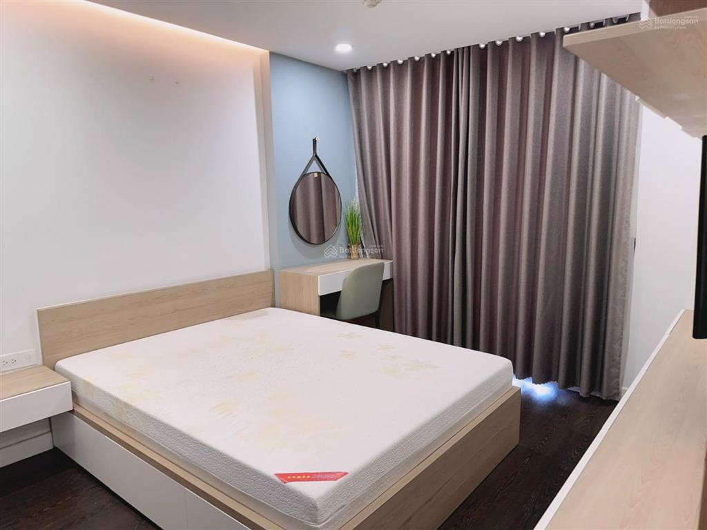 Giá hạt dẻ  21 triệu  river gate  2 phòng ngủ  74 m2  full nội thất. xem nhà 0939 609 ***