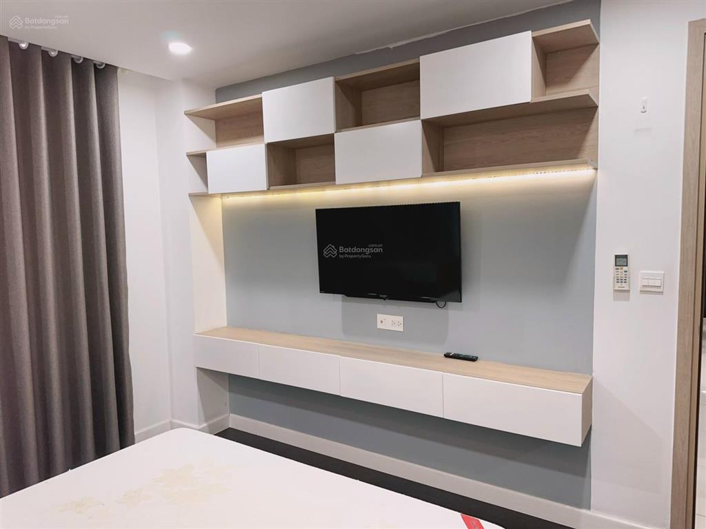 Giá hạt dẻ  21 triệu  river gate  2 phòng ngủ  74 m2  full nội thất. xem nhà 0939 609 ***