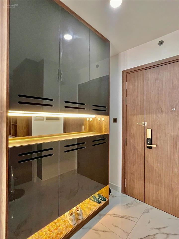 Saigon royal  2 phòng ngủ 2 toilet  full nội thất  24 triệu. xem nhà gọi 0939 609 ***