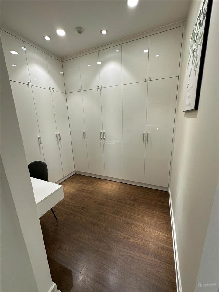 Saigon royal  2 pn 1 wc  60m2  full nội thất  19 triệu. xem nhà 0939 609 ***