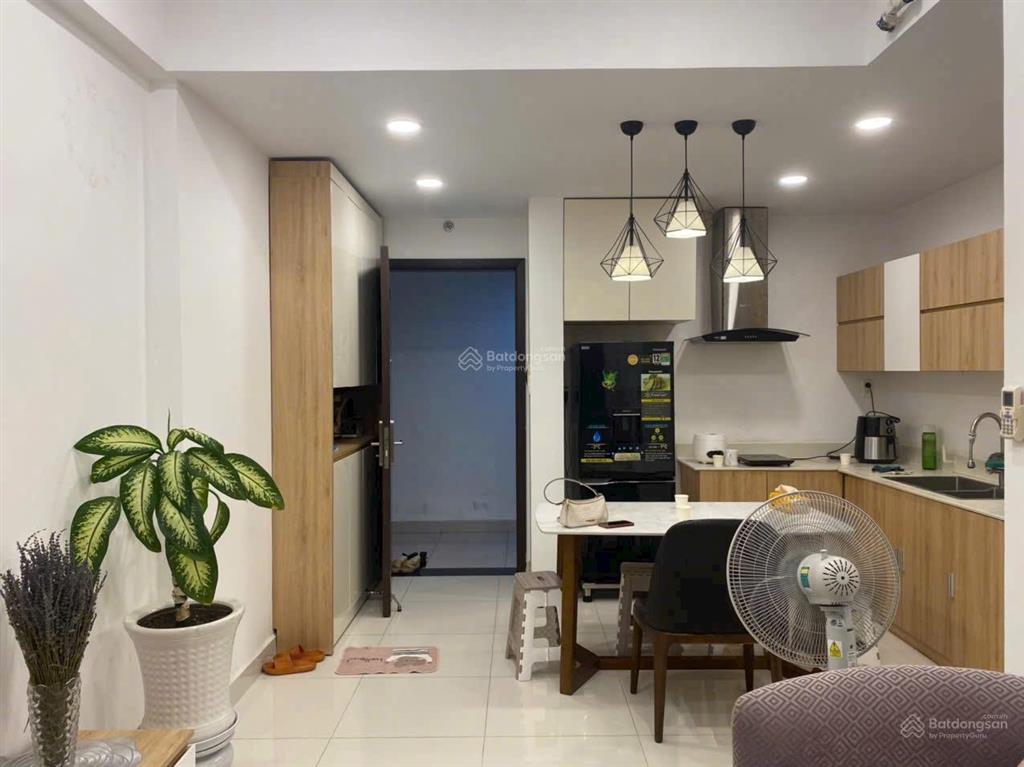 Bán căn hộ hoàng quốc việt (2pn,1wc) 55m2, giá 3.1 tỷ, sổ hồng đầy đủ