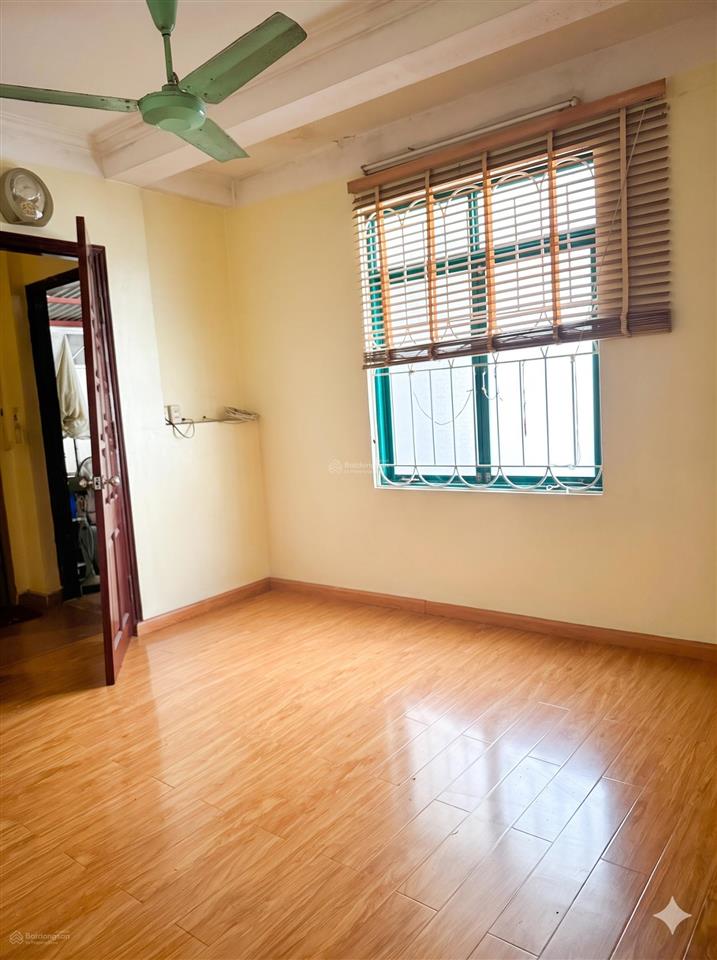 Chính chủ cho thuê nhà 4 tầng, 50m2, 3 phòng ngủ đối diện royal city, 12,5 triệu/tháng