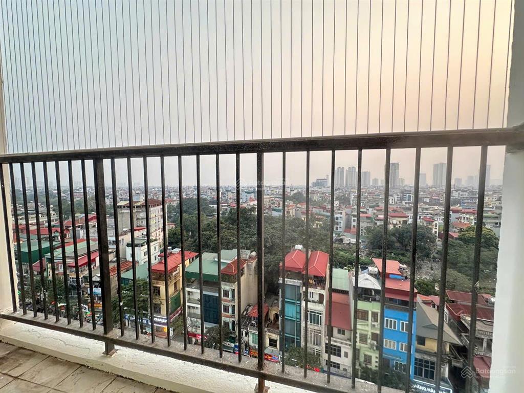 Chính chủ chuyển nhượng căn 3pn 2vs nội thất cơ bản tầng 9  82,5m2 đang làm sổ