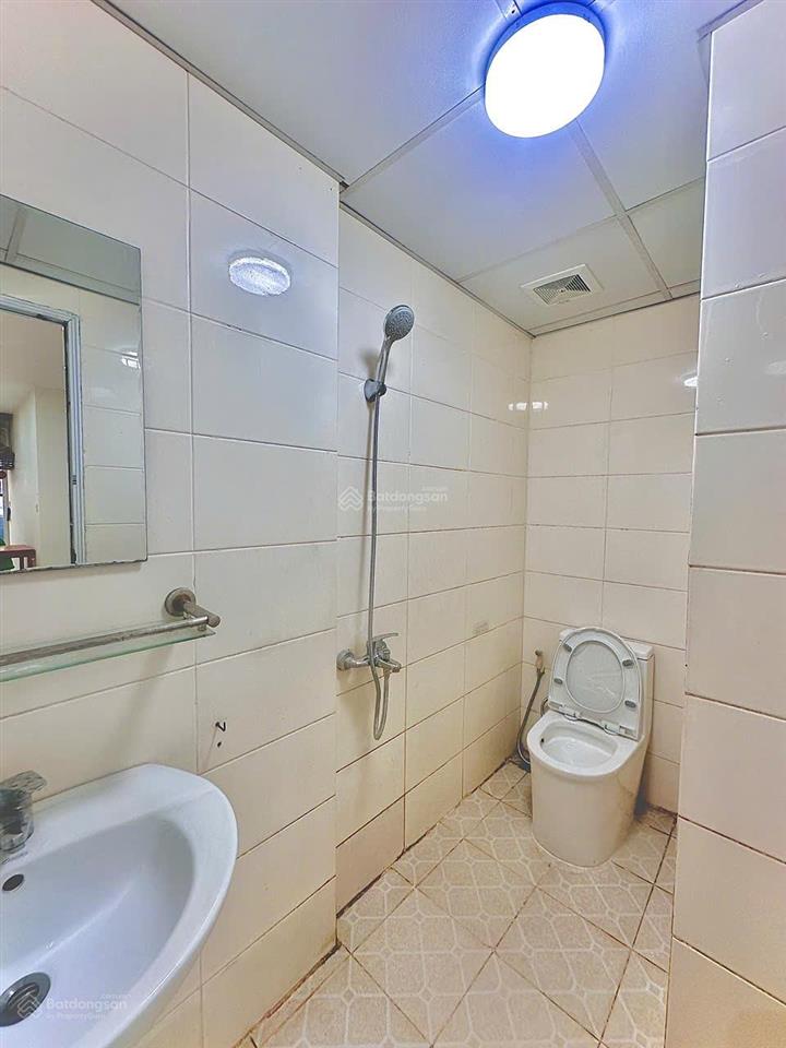 Chính chủ chuyển nhượng căn 3pn 2vs nội thất cơ bản tầng 9  82,5m2 đang làm sổ