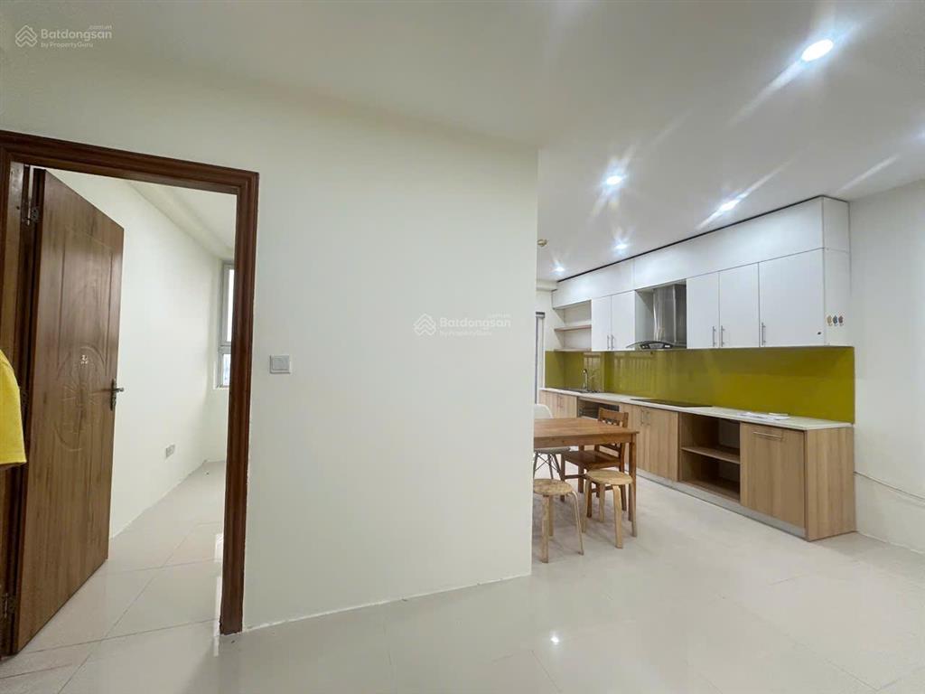 Chính chủ chuyển nhượng căn 3pn 2vs nội thất cơ bản tầng 9  82,5m2 đang làm sổ