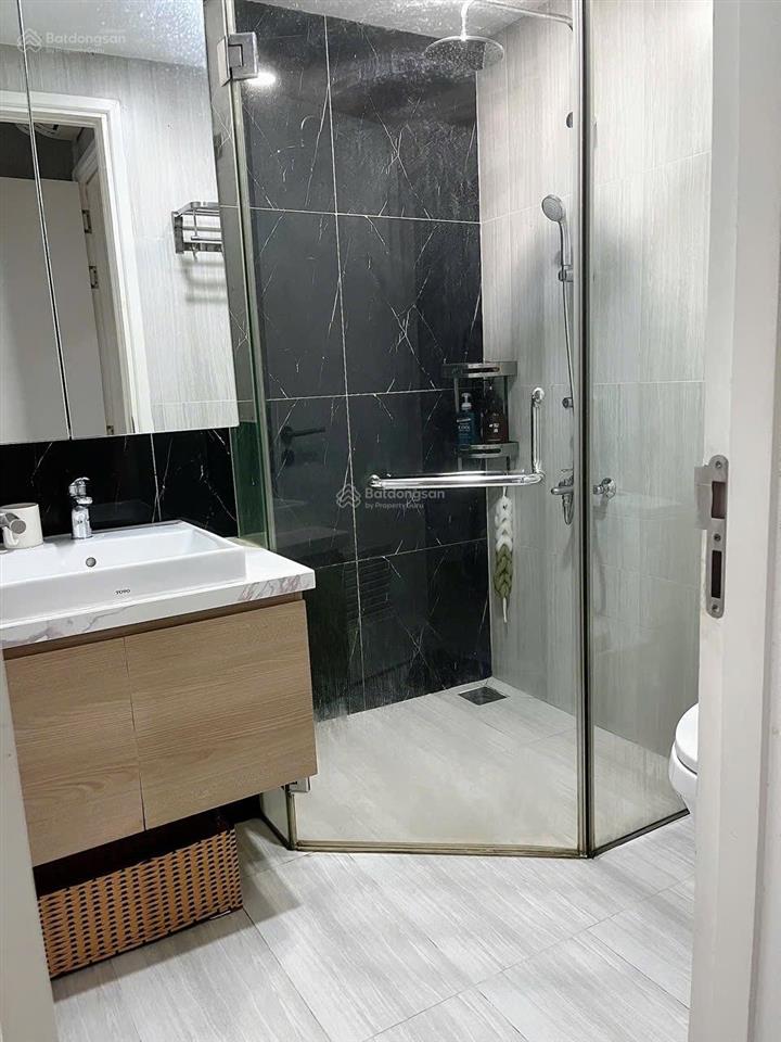Chính chủ bán orchard parkview 81,7m2 tầng 15 view công viên + hồ bơi nội thất đẹp
