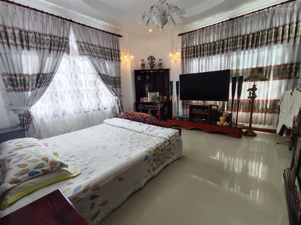 Biệt thự thủ đức diện tích lớn 1.045m ngang 28m giá tốt 81 tỷ