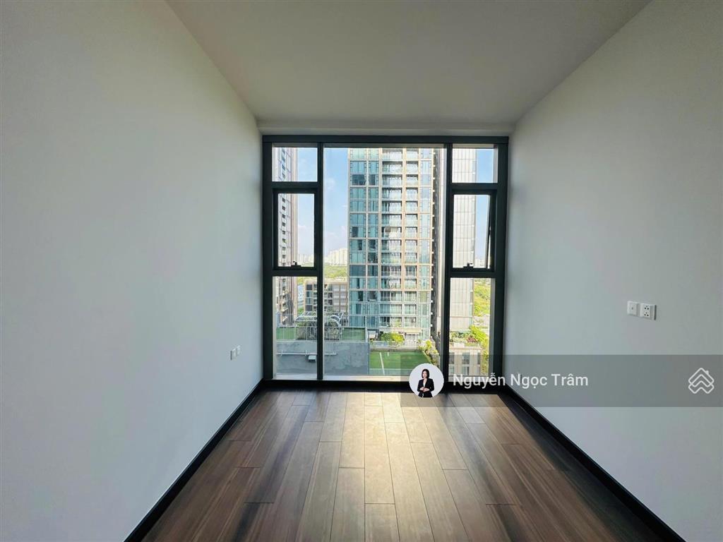 Cần bán căn hộ 2 phòng ngủ, 99m2, 23 tỷ , sẵn sổ tại empire city