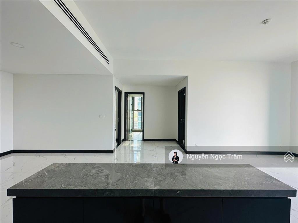 Cần bán căn hộ 2 phòng ngủ, 99m2, 23 tỷ , sẵn sổ tại empire city