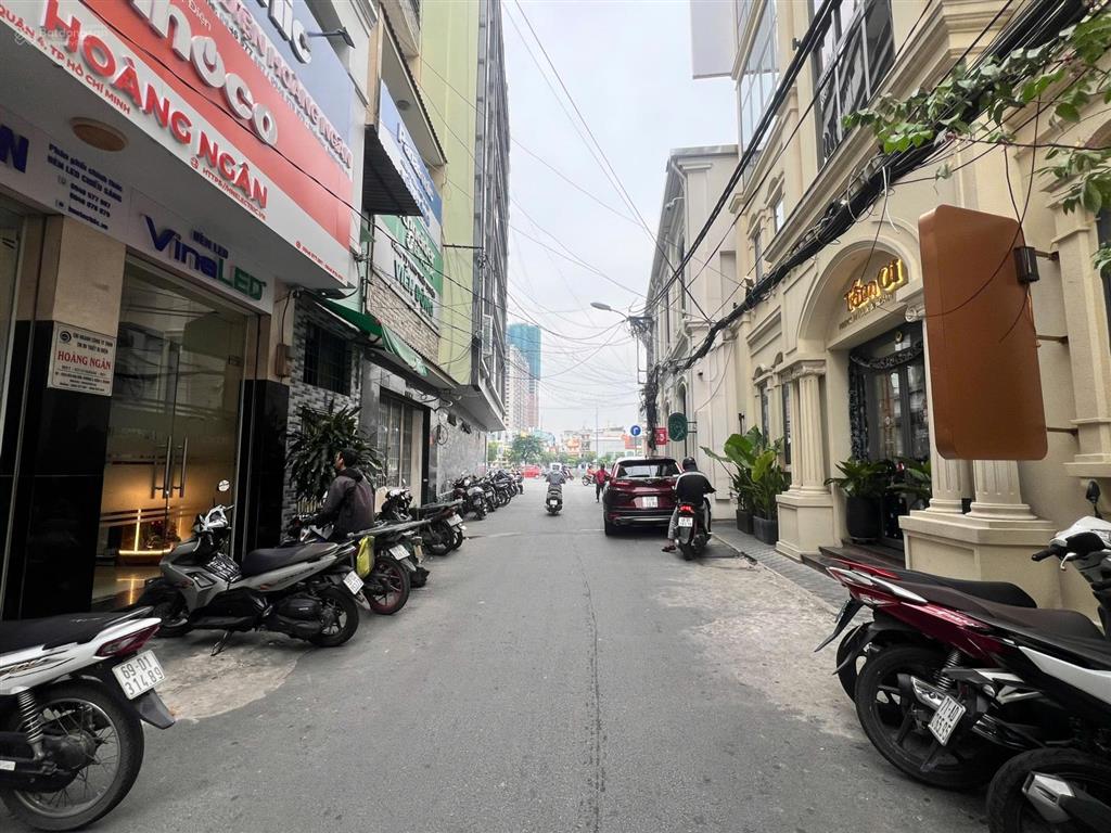 Bán nhà hẻm 8m bến vân đồn sau lưng căn mặt tiền 5 tầng giá 20 tỷ