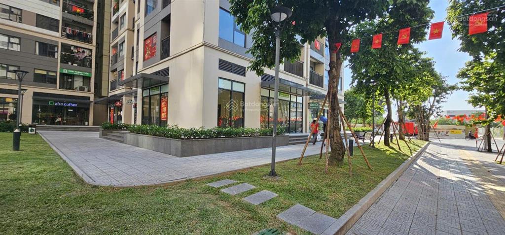Cho thuê shop căn góc trung tâm 9 tòa chung cư vinhomes smart city dân đã về 152m2, giá 60tr