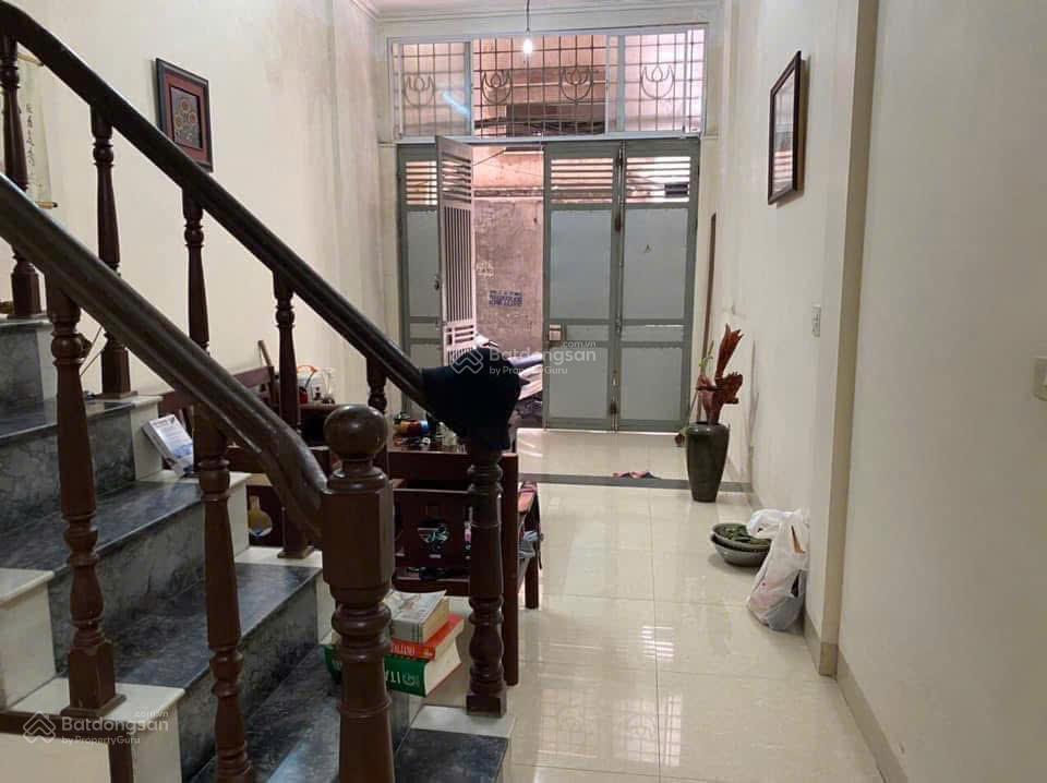 Chính chủ cho thuê nhà 4 tầng đầu ngõ 32 phố chùa hà (đối diện toà nhà discovery 302 cầu giấy)