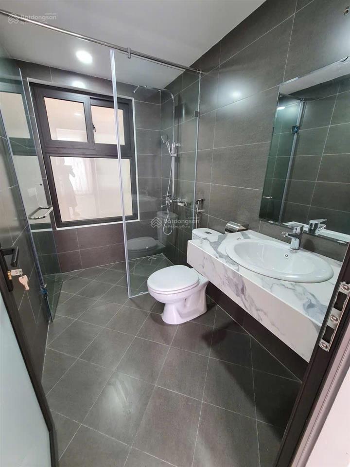 Cho thuê nhà ngõ 215 trần quốc hoàn 47m2 x 6t 9p. làm vp, trung tâm, dạy học, công ty