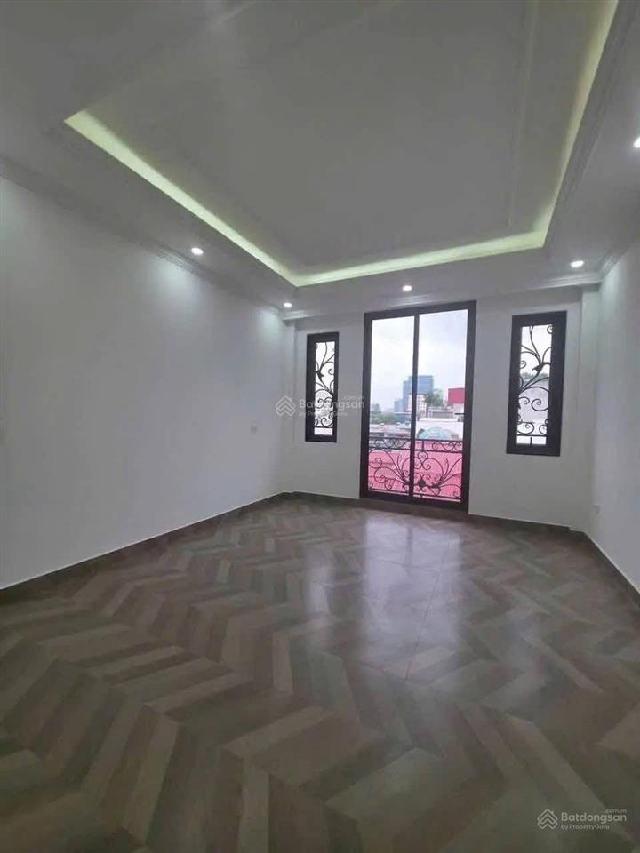 Cho thuê nhà riêng 40m2 x 6t, giá ưu đãi 19 triệu tại trần quốc hoàn, cầu giấy, hn