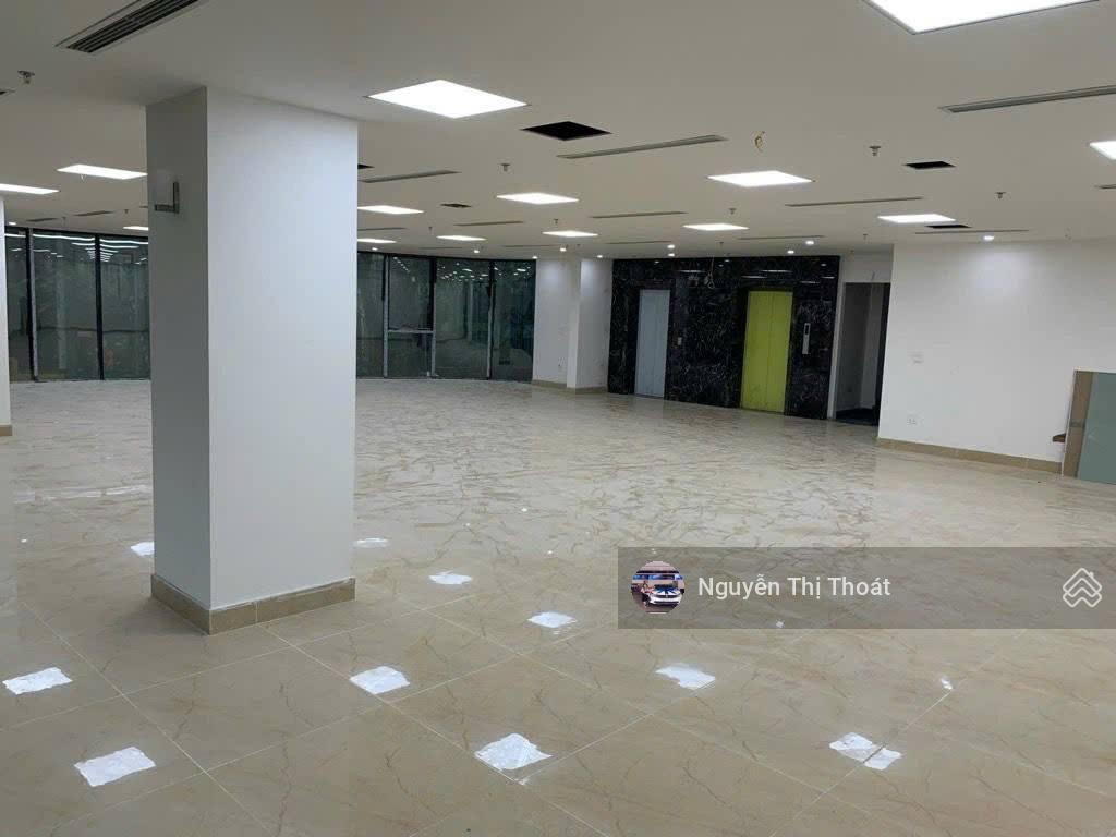 Chính chủ bán nhà mp dịch vọng hậu cầu giấy 450m² x 9t x mt 34m x giá 330 tỷ. lô góc, 2 thang máy
