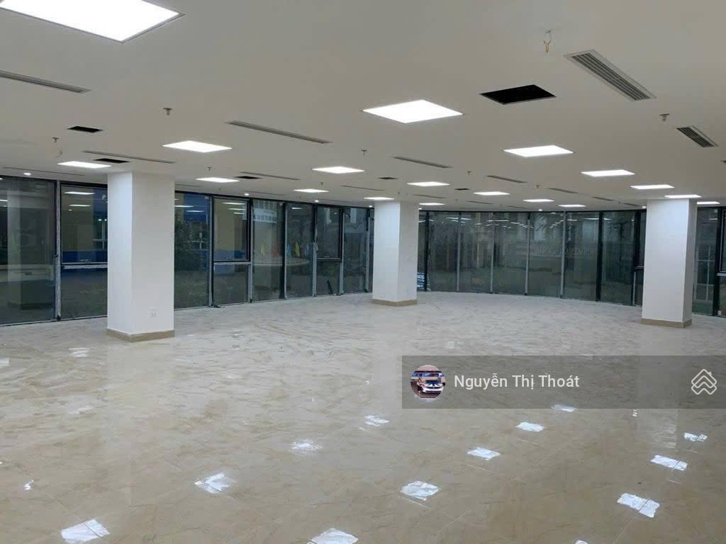 Chính chủ bán nhà mp dịch vọng hậu cầu giấy 450m² x 9t x mt 34m x giá 330 tỷ. lô góc, 2 thang máy