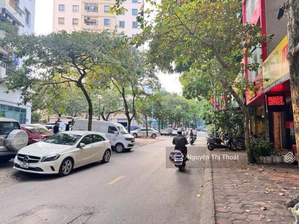 Chính chủ bán nhà trần thái tông 45m2 x 6t x giá 15,9 tỷ. nhà mới thang máy, thông sàn, ô tô tránh