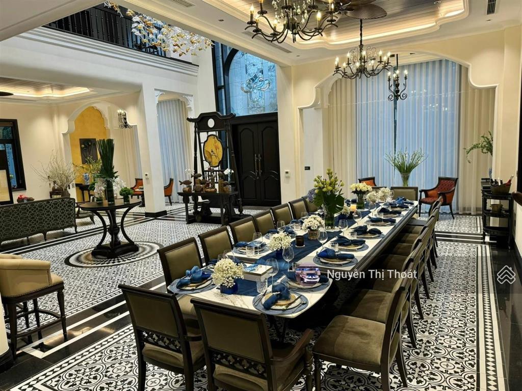 Bán biệt thự cao bá quát ba đình, dt 500m2 x mt 16m x giá hơn 500 tỷ. biệt thự vip vị trí đẹp