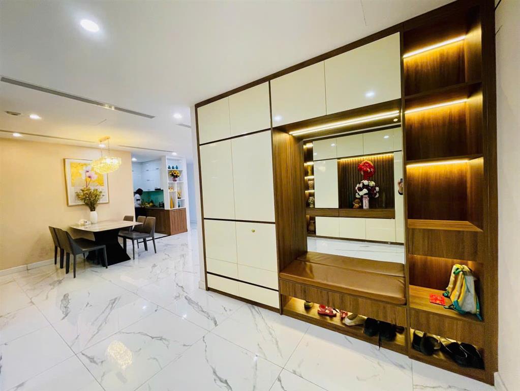 Sunshine Center 16A Phạm Hùng, dt160m2 3PN ,để lại full nội thất. Đang có dòng tiền cho