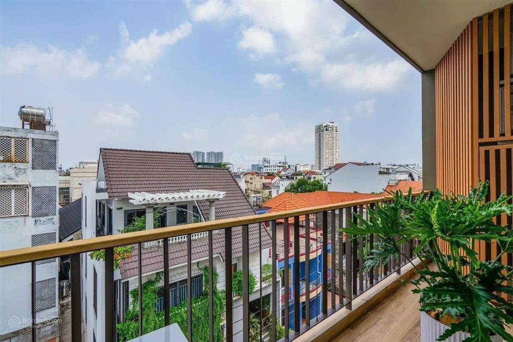 Căn hộ ban công thoáng tiện nghi an ninh ngay hoàng hoa thám