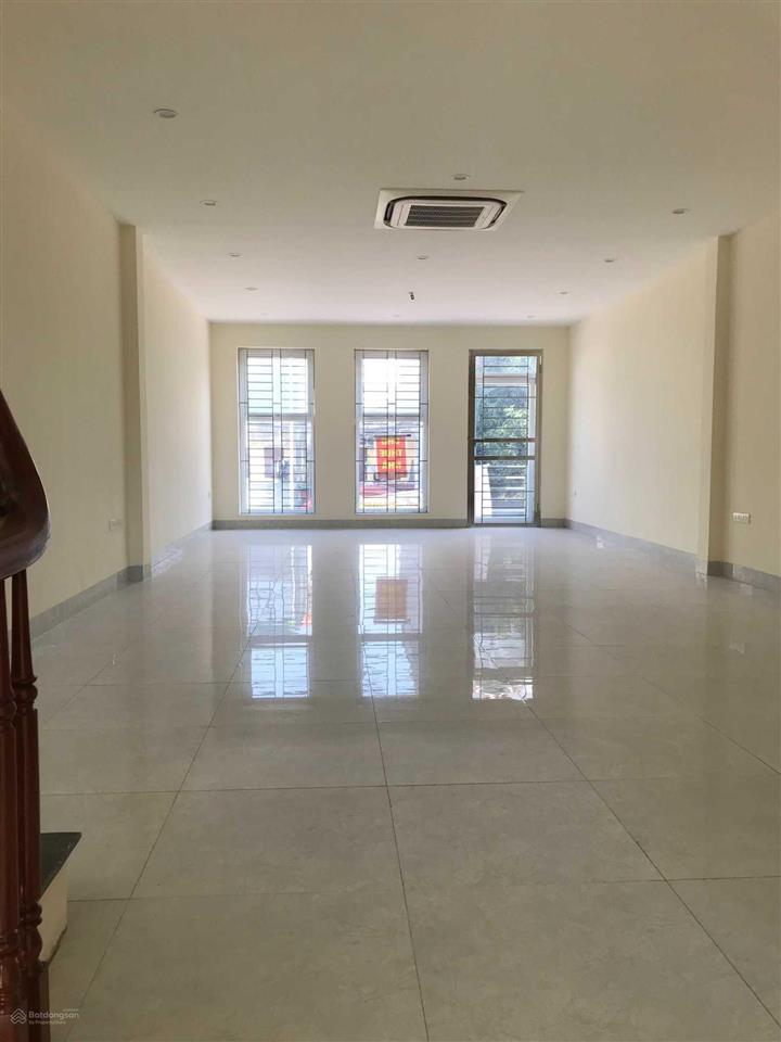 Giảm 2 tỷ, bán gấp nhà phố 5 tầng hoàn thiện siêu đẹp trung tâm quận long biên, kinh doanh đỉnh